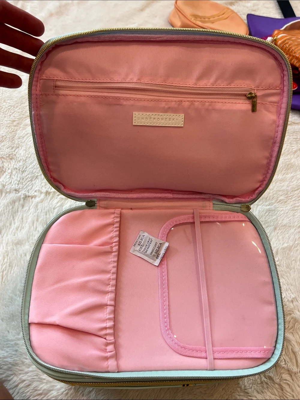 Lot of Elizabeth Arden, Clinique , Estée Lauder misc makeup bags